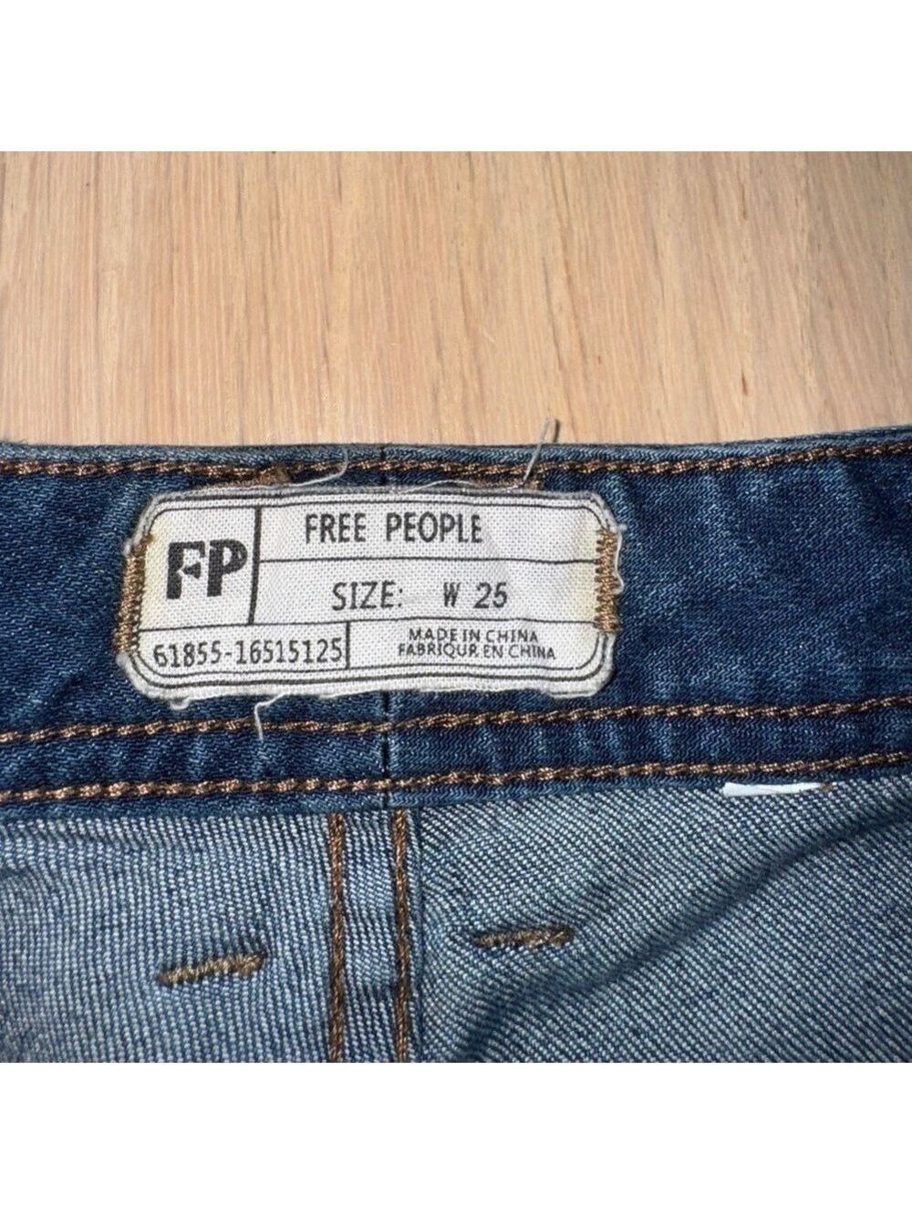 Free People Distressed Blue Jeans Size 25 - Picture 3 of 6